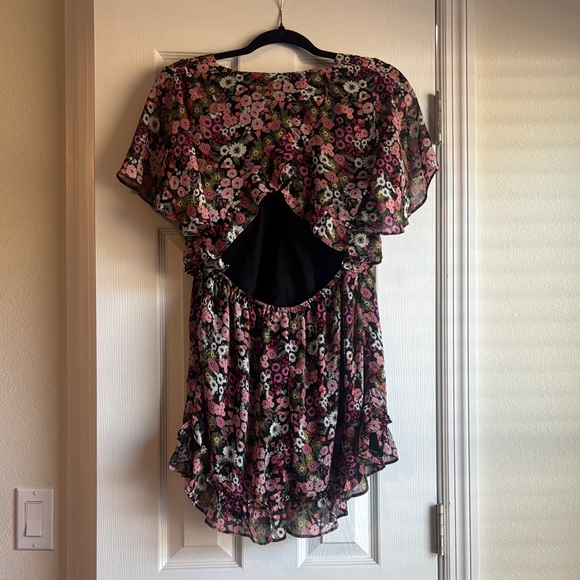 Floral Ruffle Hem romper - Picture 2 of 3